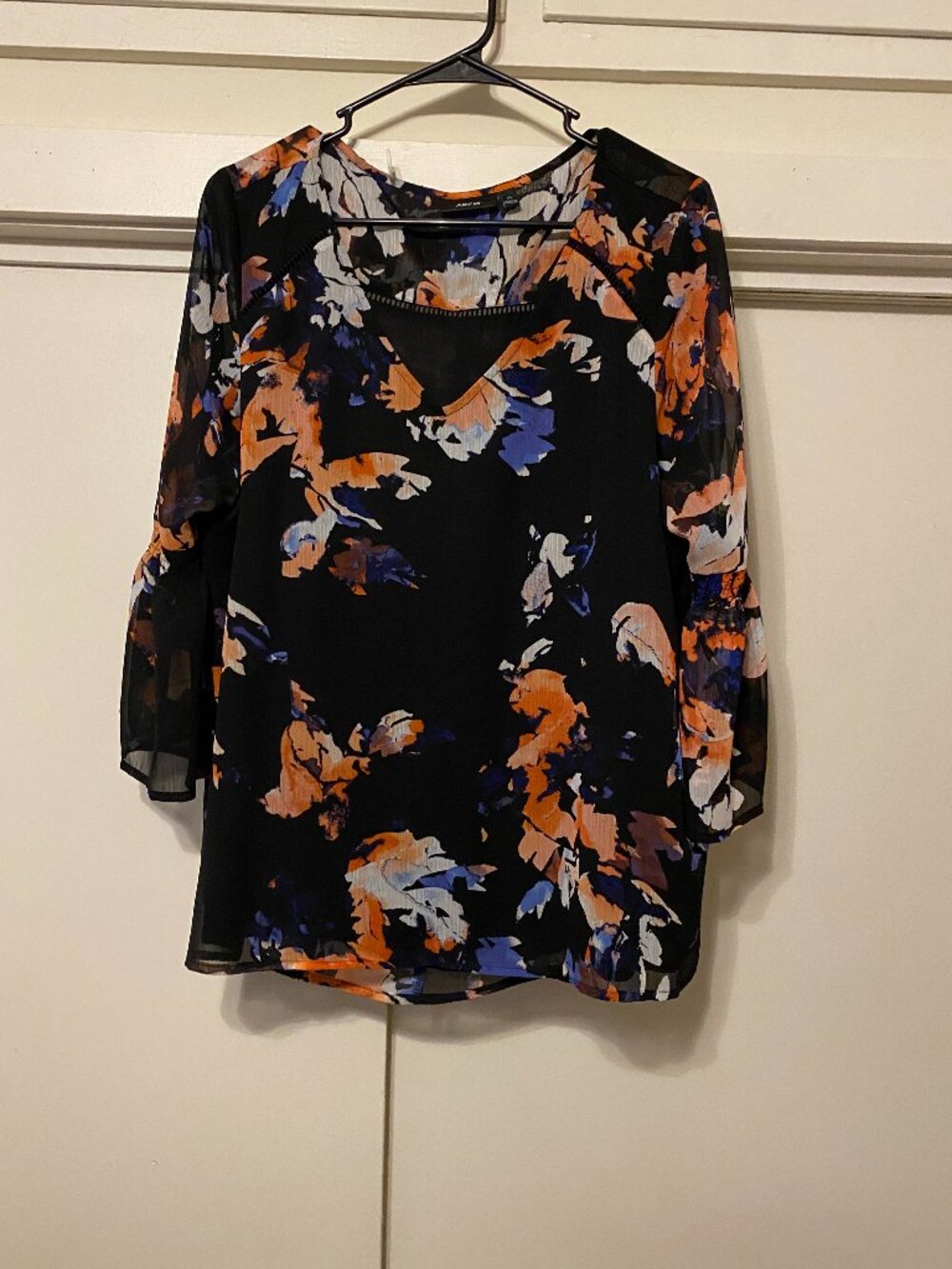 Apt 9, black blouse w/half bell sleeves & floral design, size XL